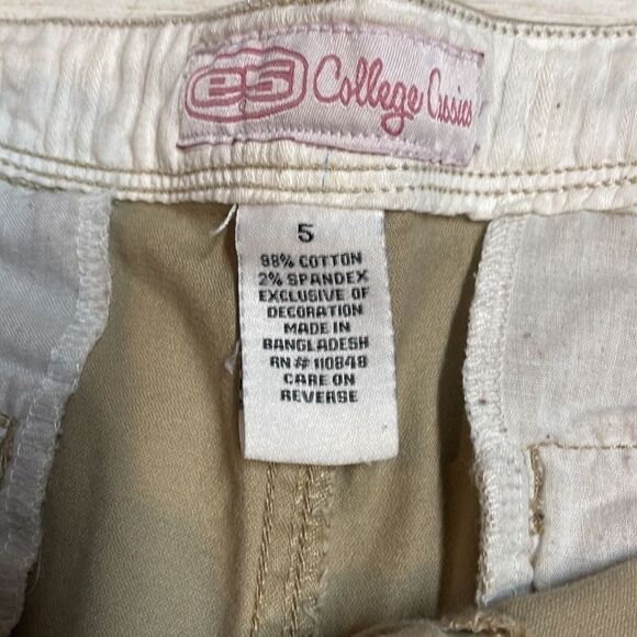 College classics khaki color Michigan State Spartans shorts. Size 5. - Picture 4 of 10